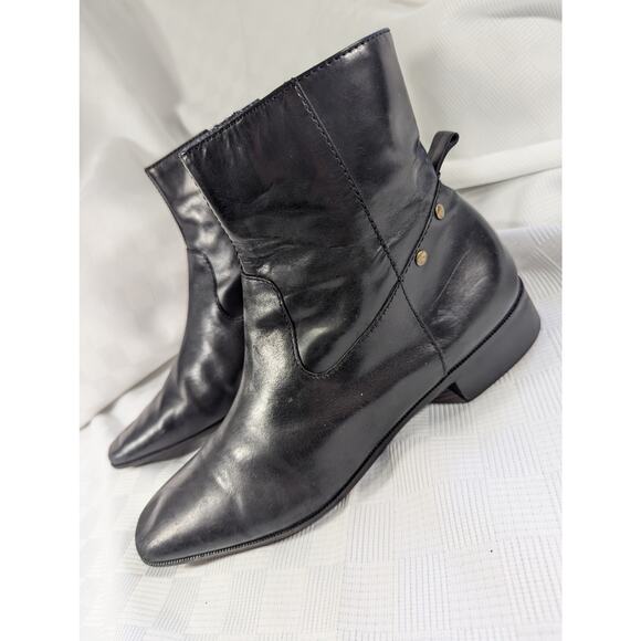 TALBOTS! FINE BLACK GENUINE LEATHER STUDDED HEEL NIPPED TOE ANKLE BOOTS! SZ 8.5B - Picture 3 of 12